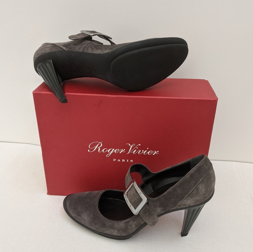 New Roger Vivier heels Size 10